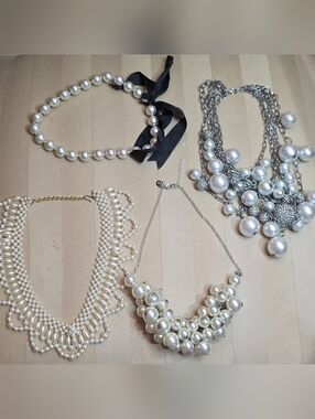 4 PAIRS OF STATEMENT PEARL NECKLACES EXCELLENT CONDITION
